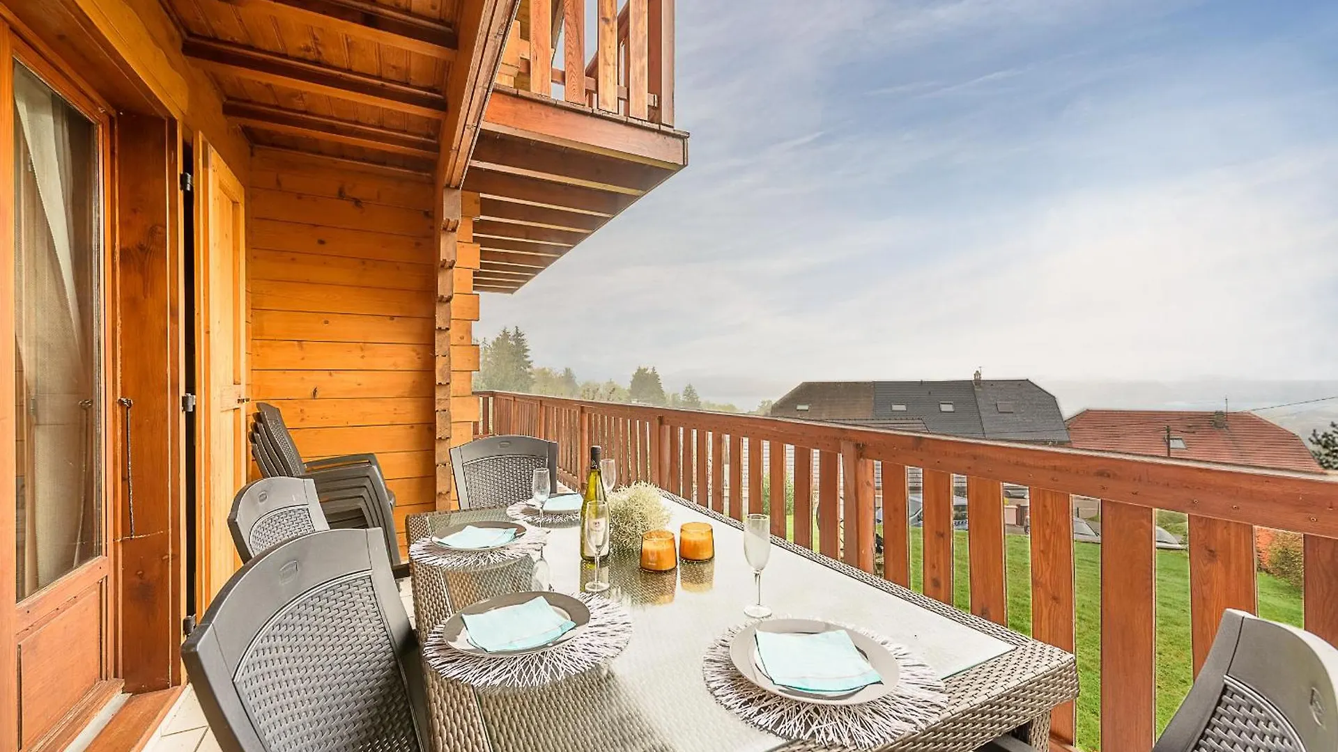 ST JORIOZ vue lac 180 Spacieuse maison privative sur grand jardin clos by LocationlacAnnecy, LLA Selections Saint-Jorioz
